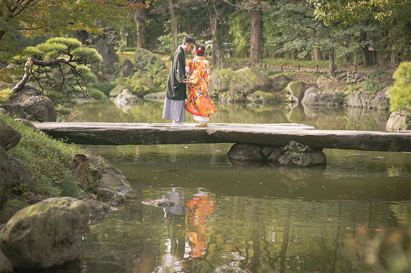 ウェディングフォトの前撮りで ロマンティックな水面フォト に挑戦 フォトウェディング 結婚式の前撮り Howtoコラム