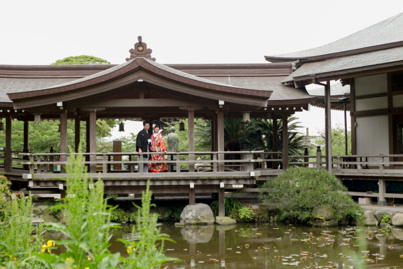 蓮池のある庭園で神聖な写真を！　鎌倉光明寺でのロケーション